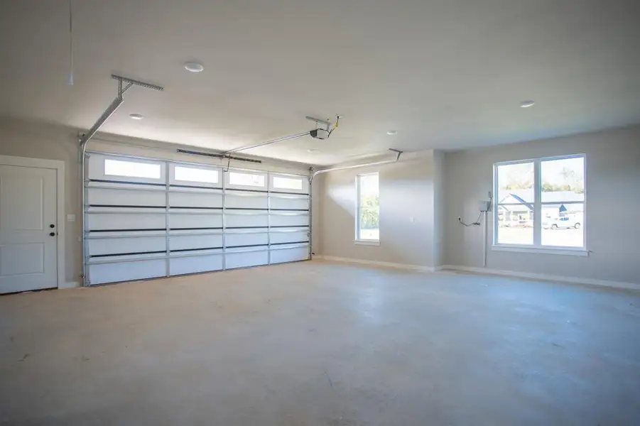 Spacious, unfurnished interior of a new home in , Tyler (Image 24).