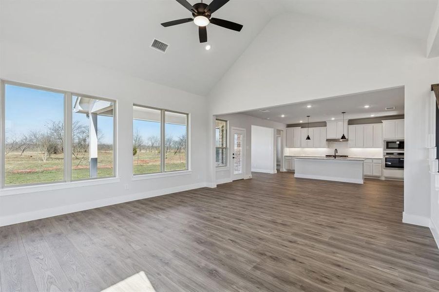 Spacious, unfurnished interior of a new home in Ellis Ranch Estates, Waxahachie (Image 24). Spacious, unfurnished interior of a new home in Ellis Ranch Estates, Waxahachie (Image 24).