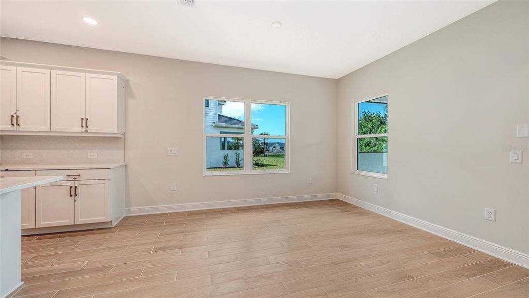 Spacious, unfurnished interior of a new home in Grand Park, Sarasota (Image 28).