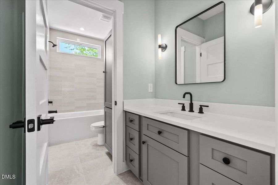 541 Bragg Secondary Bathroom