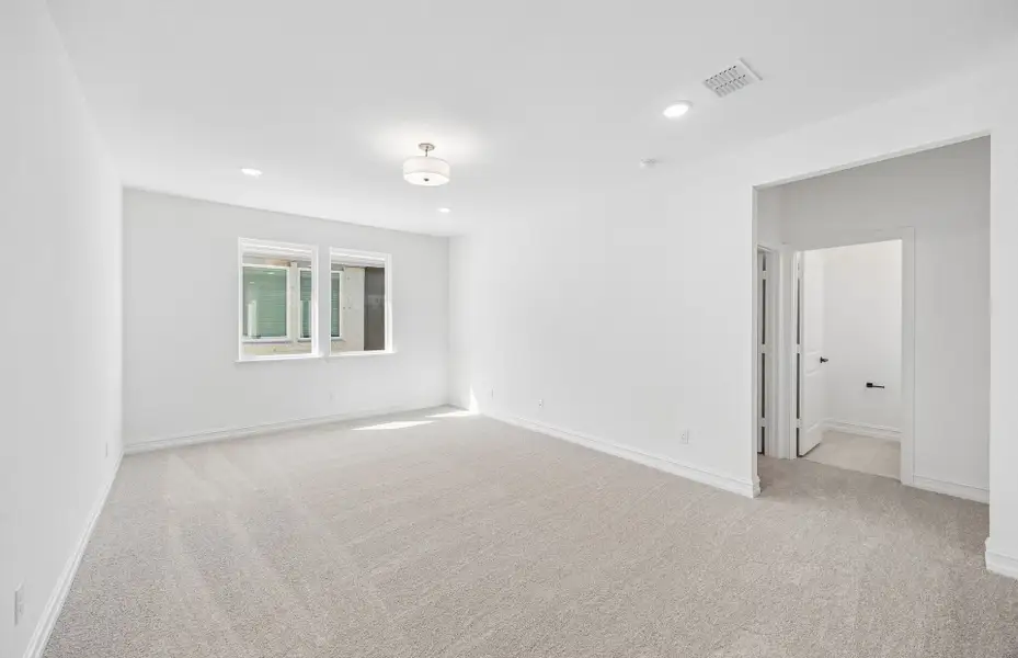 Spacious, unfurnished interior of a new home in Wellington, Fort Worth (Image 18).