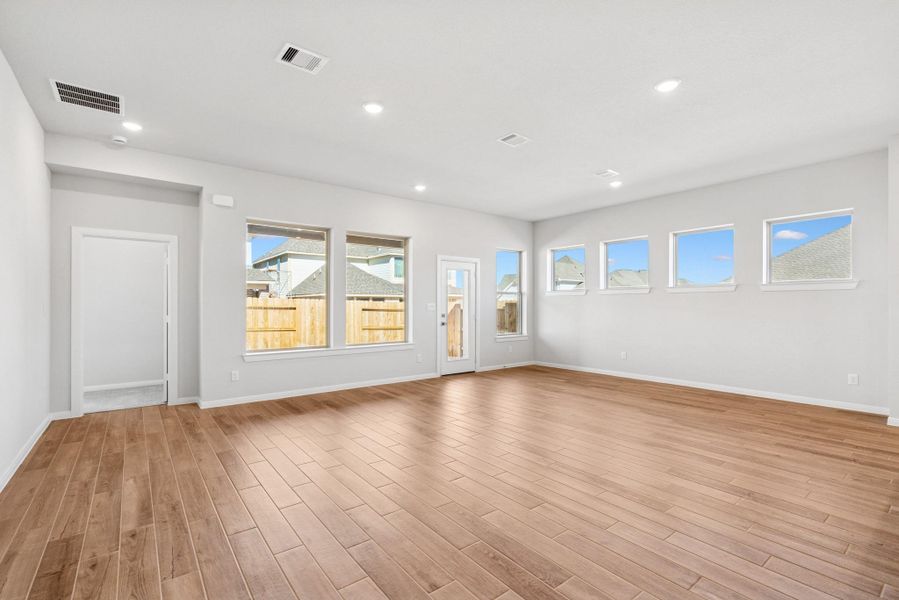 Spacious, unfurnished interior of a new home in Escondido 50' Homesites, Magnolia (Image 26).