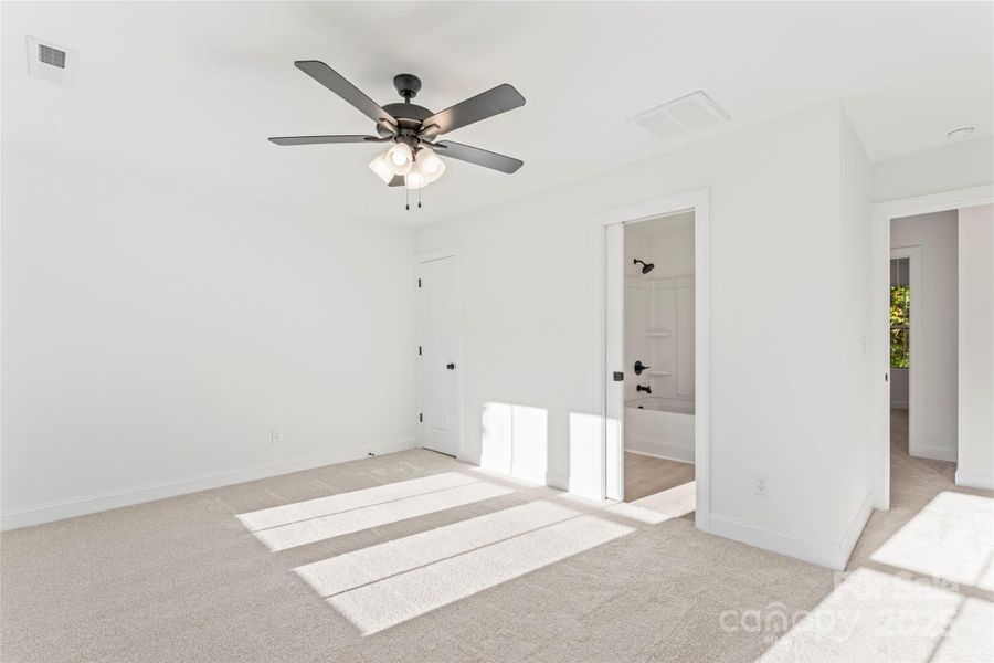 Spacious, unfurnished interior of a new home in , Charlotte (Image 8).
