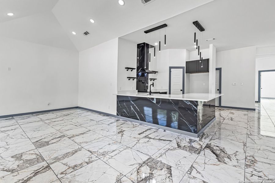 Spacious, unfurnished interior of a new home in , San Antonio (Image 23).