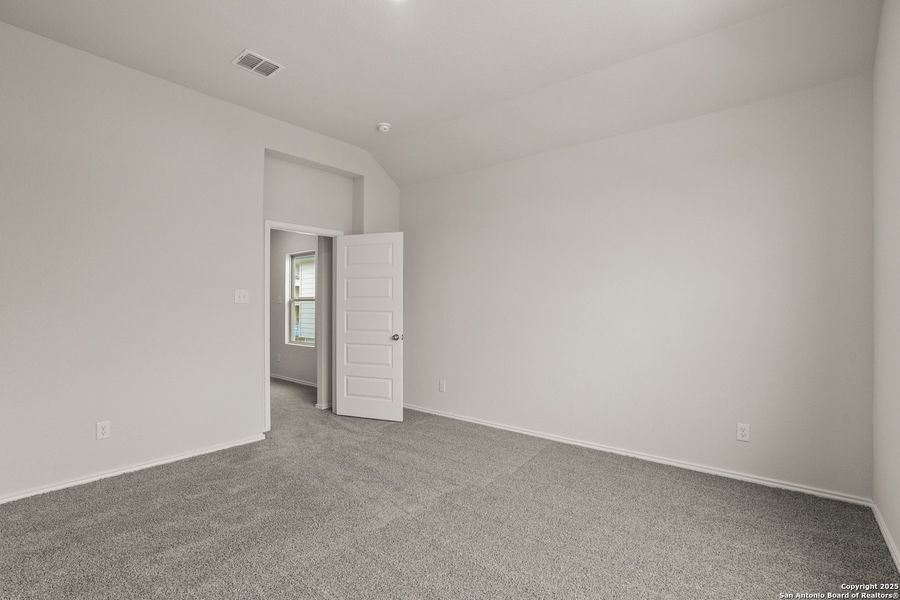Spacious, unfurnished interior of a new home in Somerset Trails, San Antonio (Image 9). Spacious, unfurnished interior of a new home in Somerset Trails, San Antonio (Image 9).
