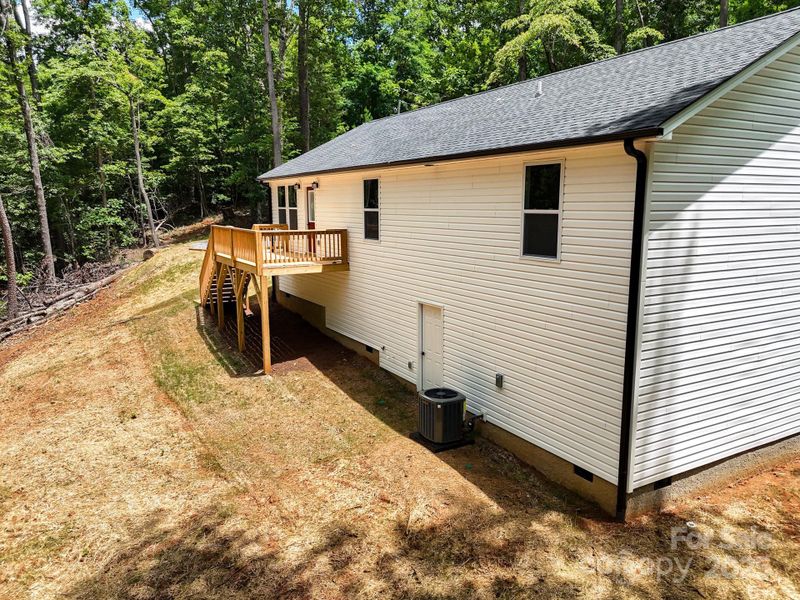 Exterior details and patio area of a home in , Marion (Image 3).