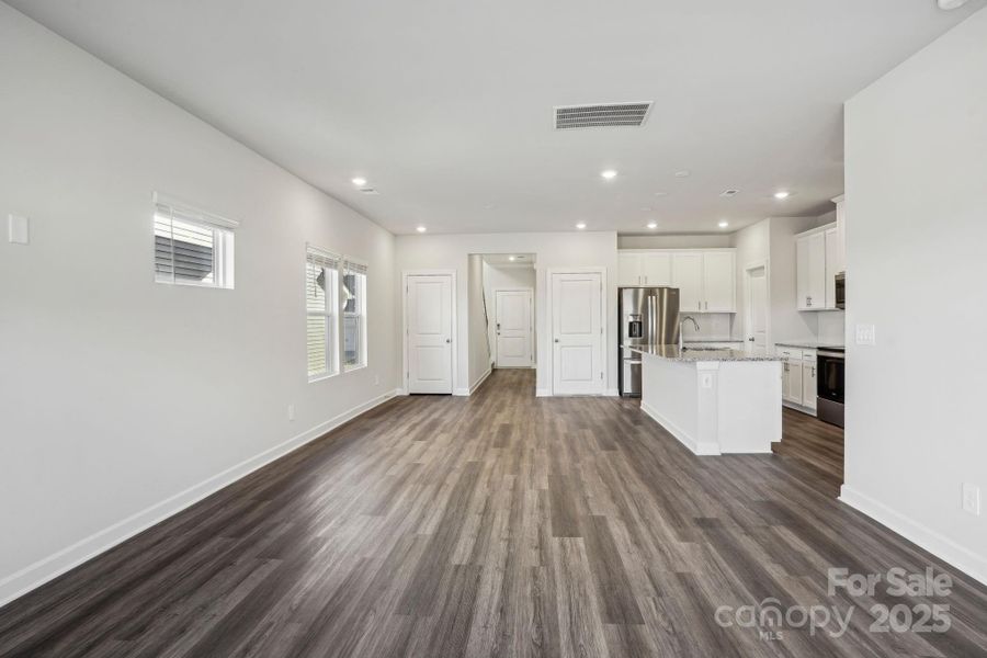Spacious, unfurnished interior of a new home in Walnut Reserve, Conover (Image 6).
