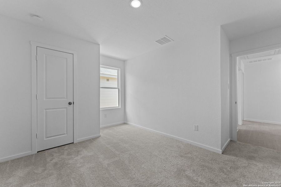 Spacious, unfurnished interior of a new home in Torian Village: Belmar Collection, San Antonio (Image 8).