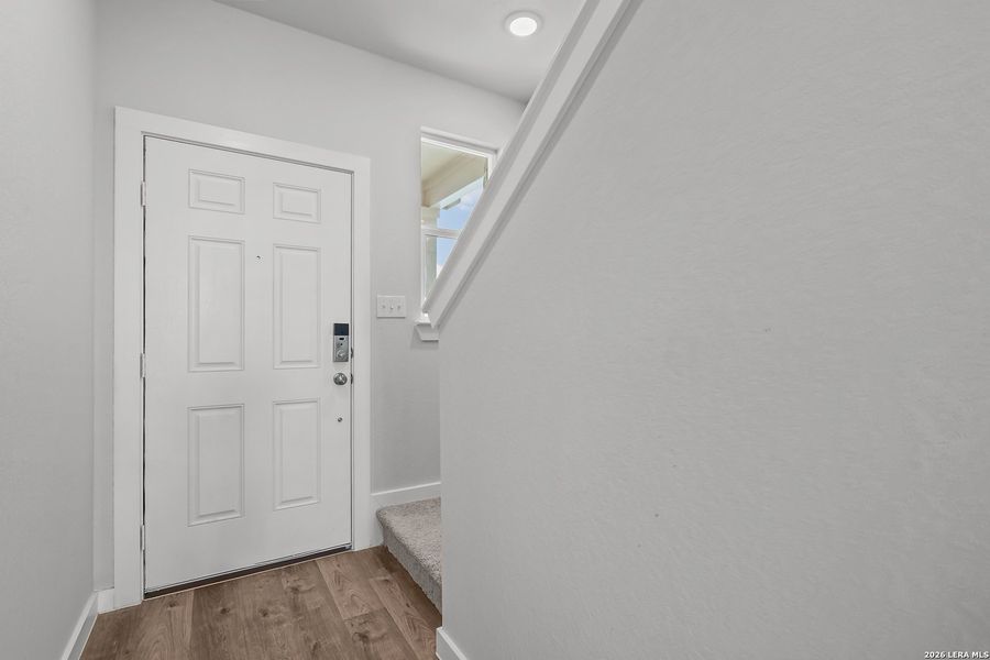 Spacious, unfurnished interior of a new home in Senna, Leon Valley (Image 16).