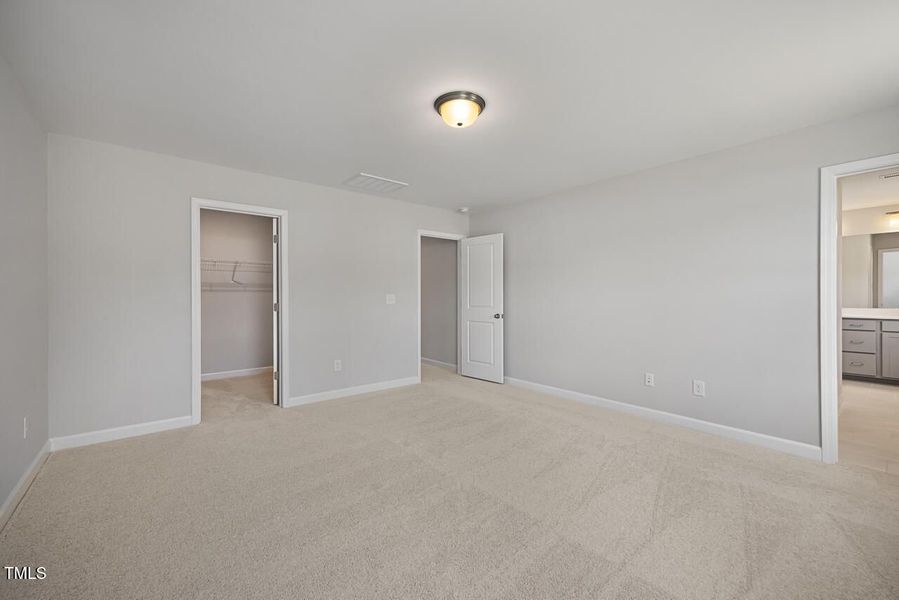 Spacious, unfurnished interior of a new home in Wellers Knoll, Lillington (Image 35).