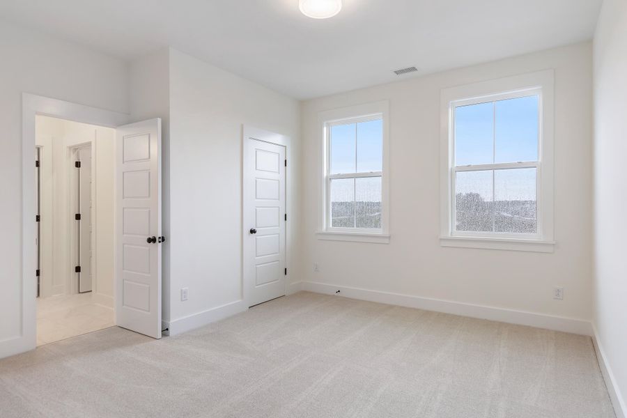 Spacious, unfurnished interior of a new home in , Summerville (Image 38).