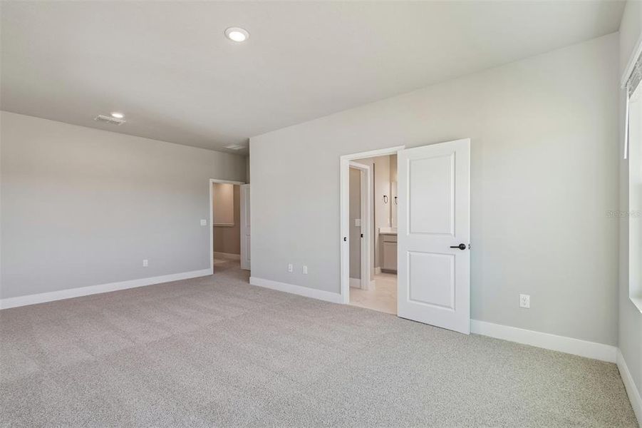 Spacious, unfurnished interior of a new home in North River Ranch – Townhomes, Parrish (Image 24).