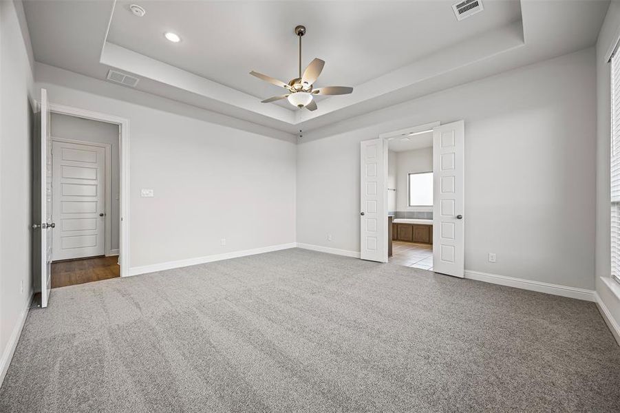 Spacious, unfurnished interior of a new home in Tuscan Estates (1 Acre Lots), Waxahachie (Image 15). Spacious, unfurnished interior of a new home in Tuscan Estates (1 Acre Lots), Waxahachie (Image 15).