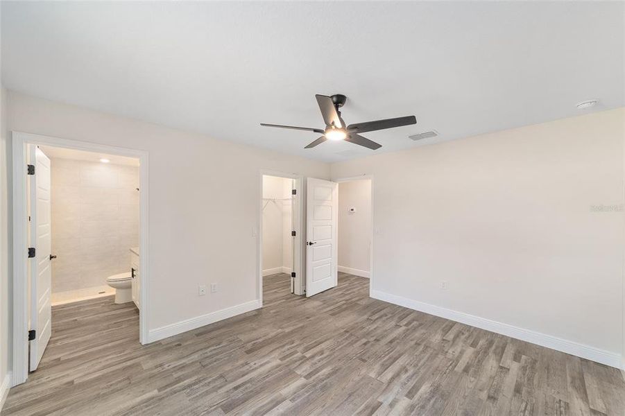 Spacious, unfurnished interior of a new home in , Ocala (Image 15).