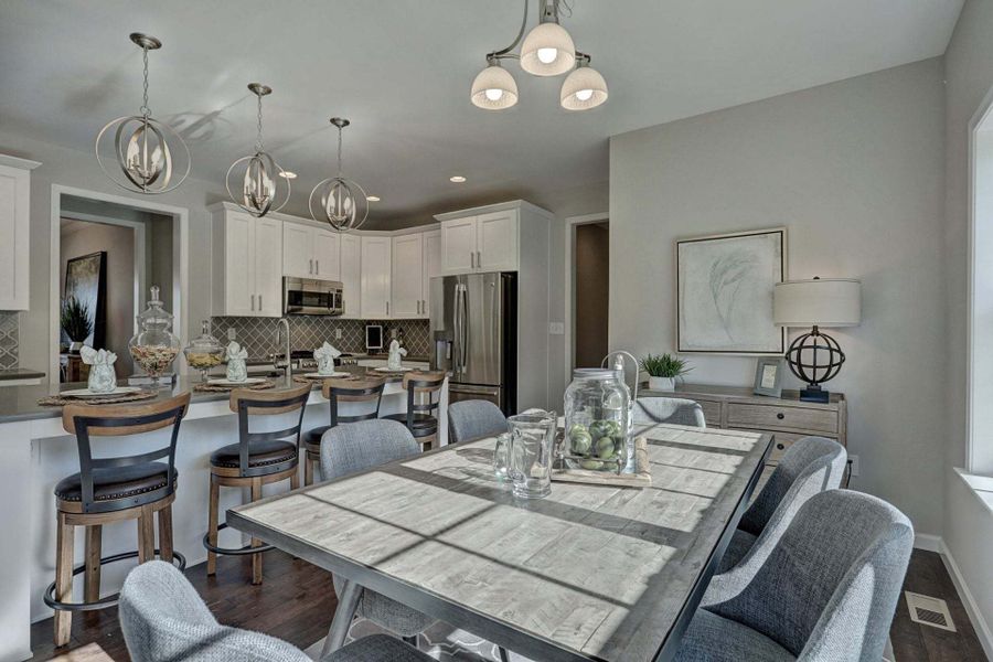 Classic Kitchen and Breakfast Area