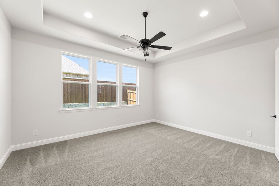 Spacious, unfurnished interior of a new home in Nelson Lake Estates, Rockwall (Image 18). Spacious, unfurnished interior of a new home in Nelson Lake Estates, Rockwall (Image 18).