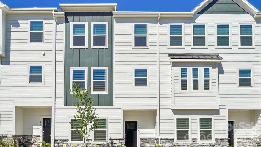Condo located in Mooresville, NC showcasing its design and architecture (Image 4).