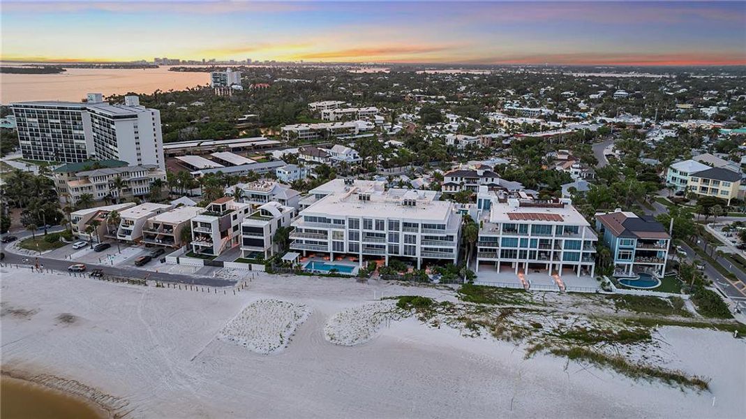 Condo located in Sarasota, FL showcasing its design and architecture (Image 5). Condo located in Sarasota, FL showcasing its design and architecture (Image 5).