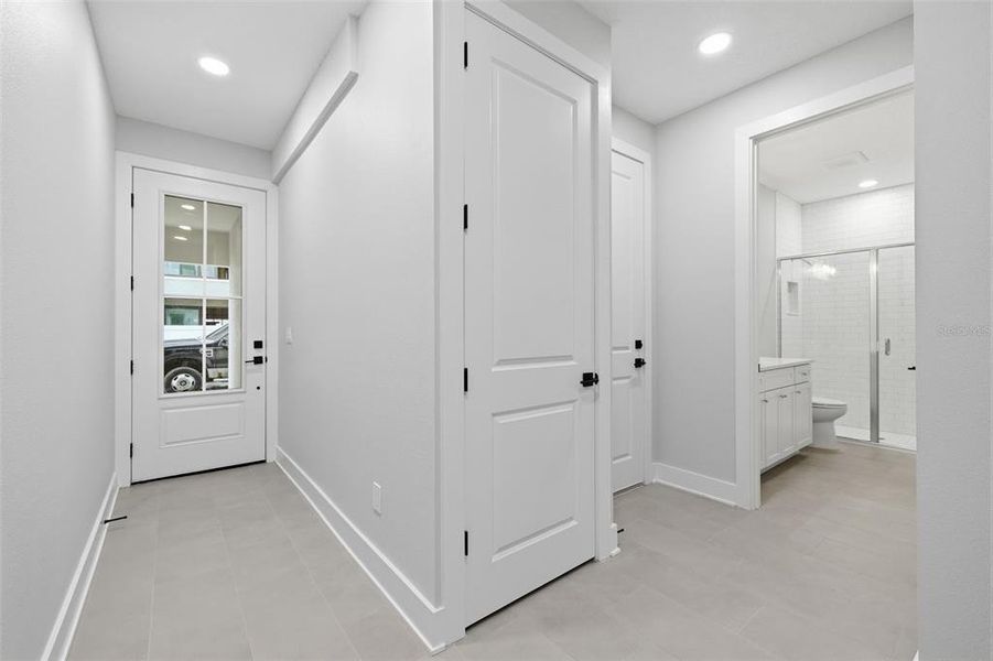 Spacious, unfurnished interior of a new home in , Tampa (Image 16).
