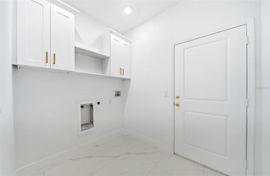 Spacious, unfurnished interior of a new home in , Palm Bay (Image 29).