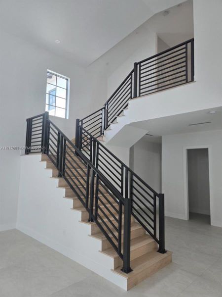 Spacious, unfurnished interior of a new home in , Coral Gables (Image 10).