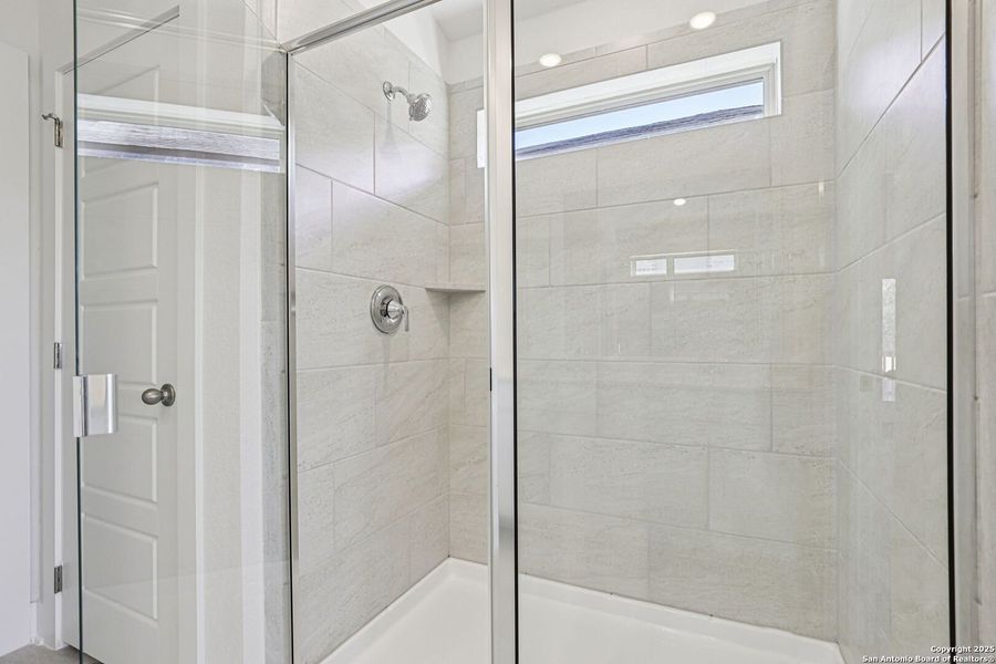 Close-up of interior finishes inside a home in Comanche Ridge, San Antonio (Image 16).