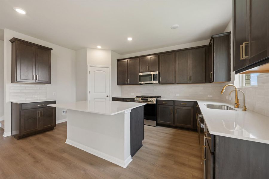 Representative images and renderings are for illustrative purposes. Actual structural options and design finishes of home may vary. Representative images and renderings are for illustrative purposes. Actual structural options and design finishes of home may vary.