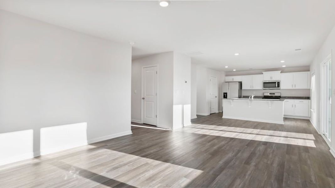 Spacious, unfurnished interior of a new home in Cedar Gap, Fountain Inn (Image 20).