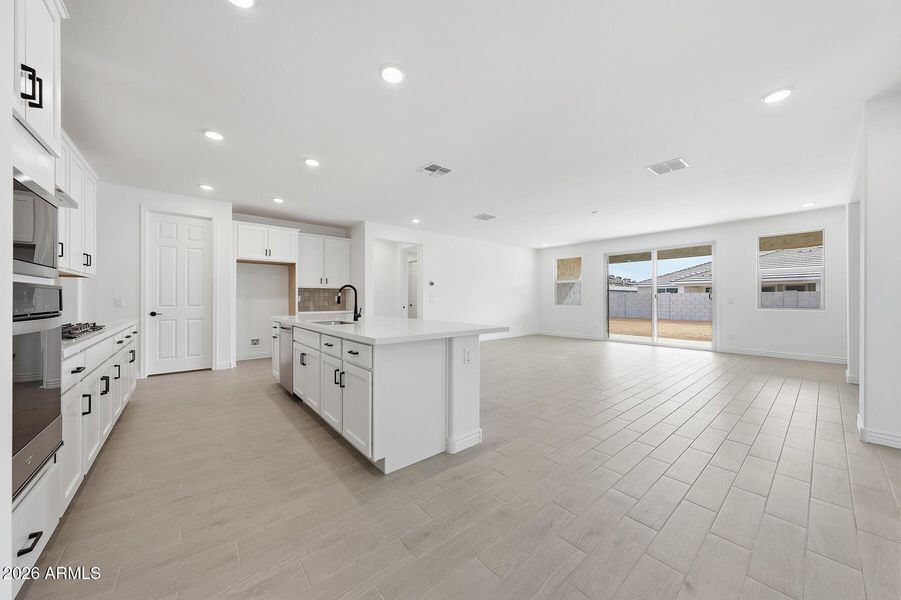 PHX_Miravida_lot 1037_Blush_14857_Kitche