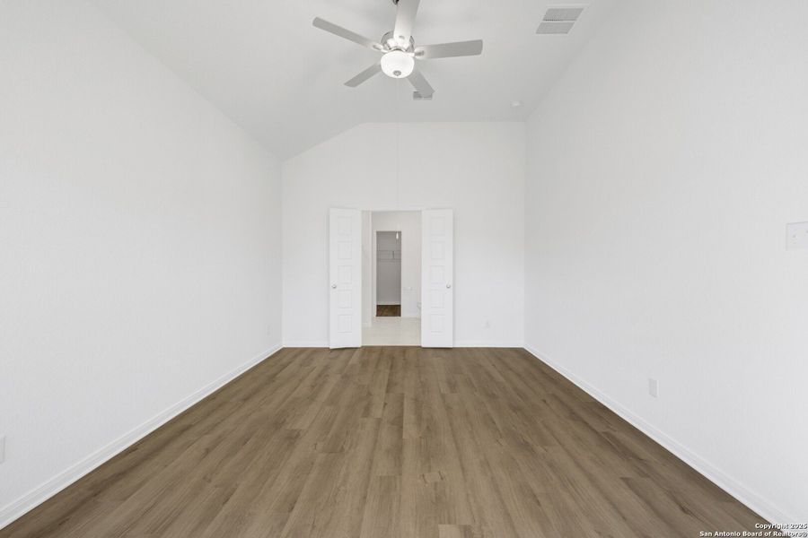 Spacious, unfurnished interior of a new home in Winding Brook, San Antonio (Image 32).