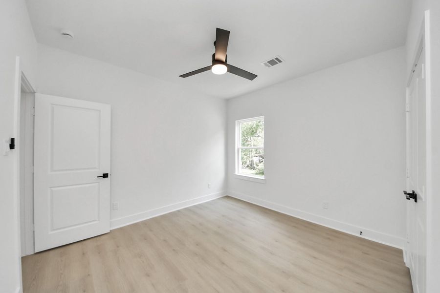 Spacious, unfurnished interior of a new home in , Houston (Image 21).