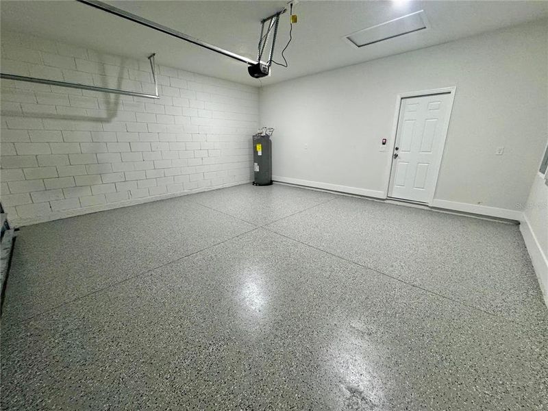 Spacious, unfurnished interior of a new home in , Citrus Springs (Image 24).