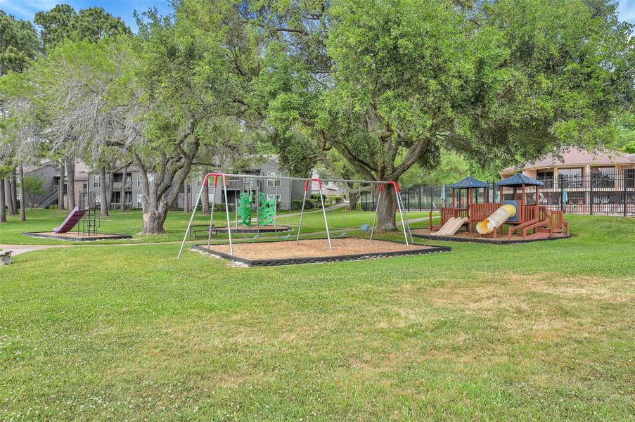Community amenities in , Willis (Image 42).