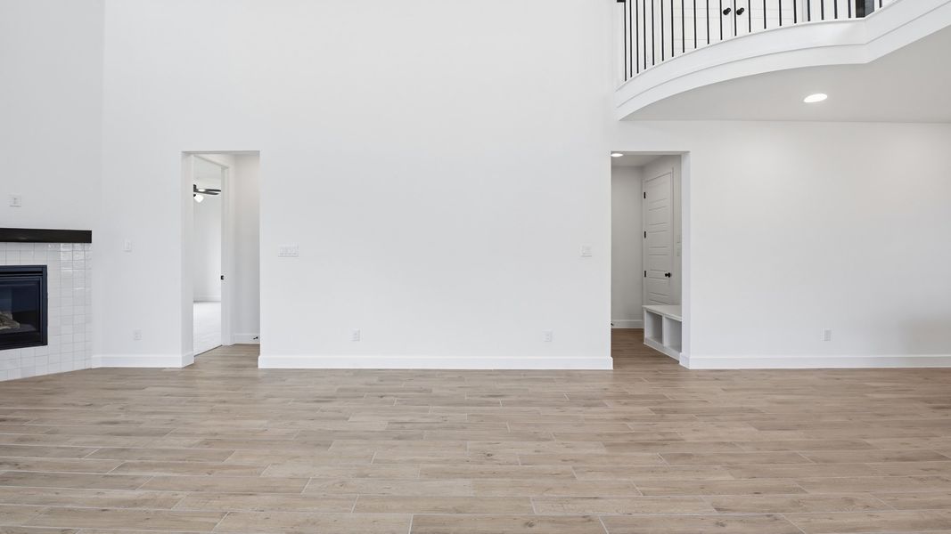 Spacious, unfurnished interior of a new home in Mustang Lakes, Celina (Image 19).