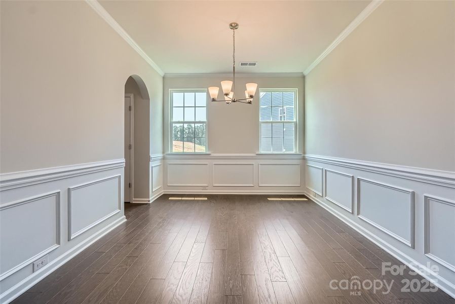 Dining Room (example) Dining Room (example)