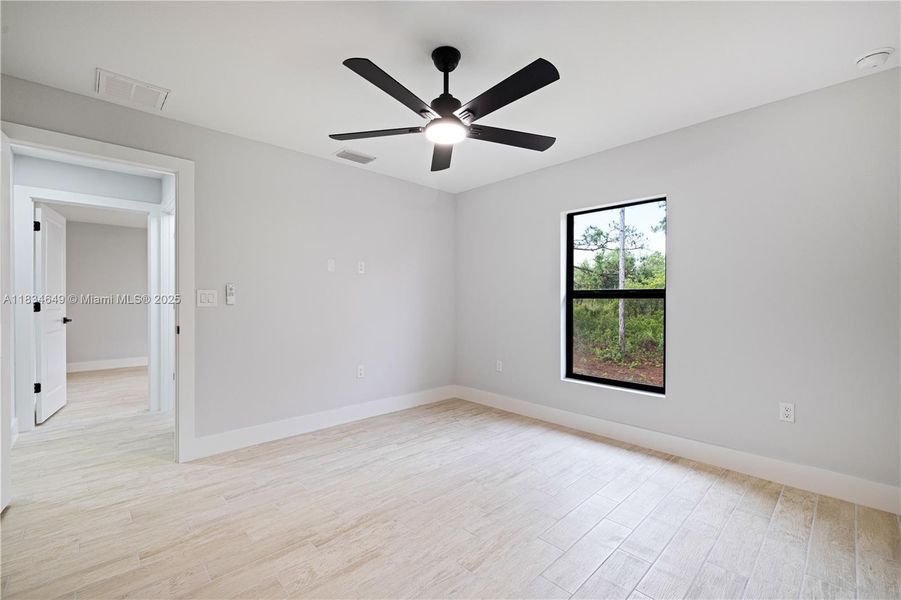 Spacious, unfurnished interior of a new home in , Lehigh Acres (Image 31).