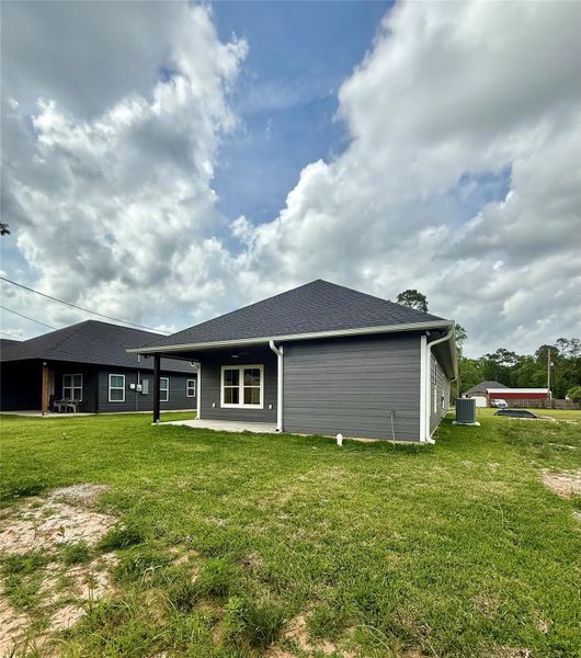 Exterior details and patio area of a home in , Vidor (Image 15).
