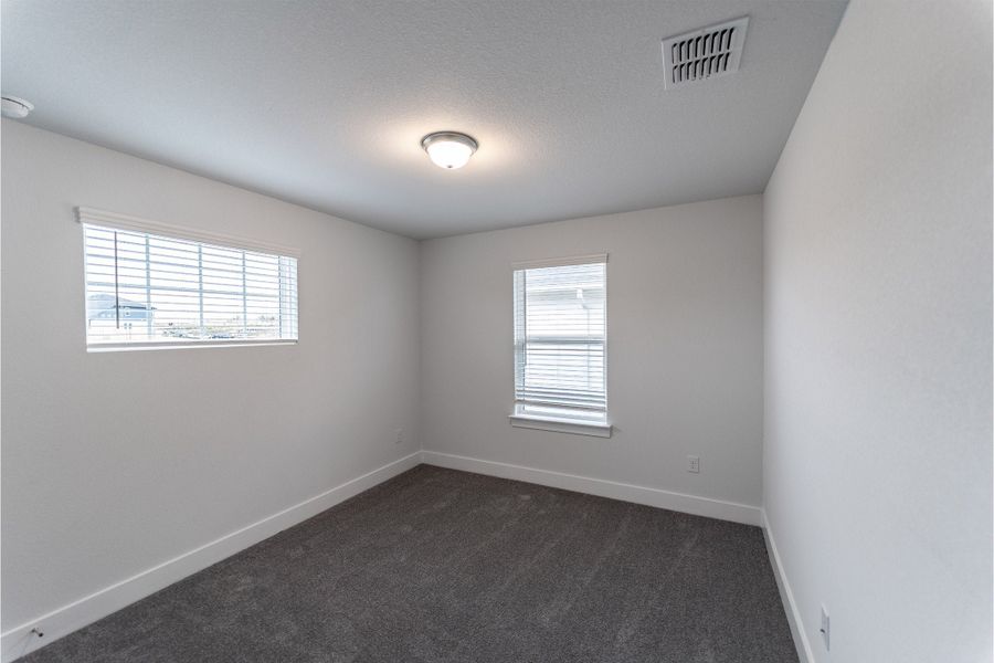 Spacious, unfurnished interior of a new home in Sunfield, Buda (Image 21).