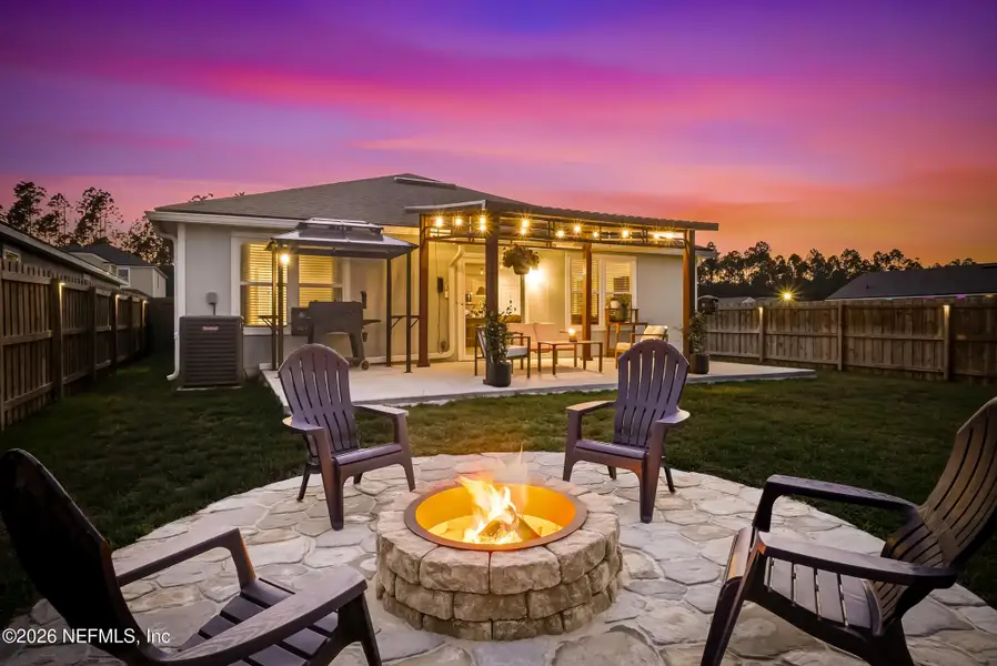 Exterior details and patio area of a home in , Jacksonville (Image 24).