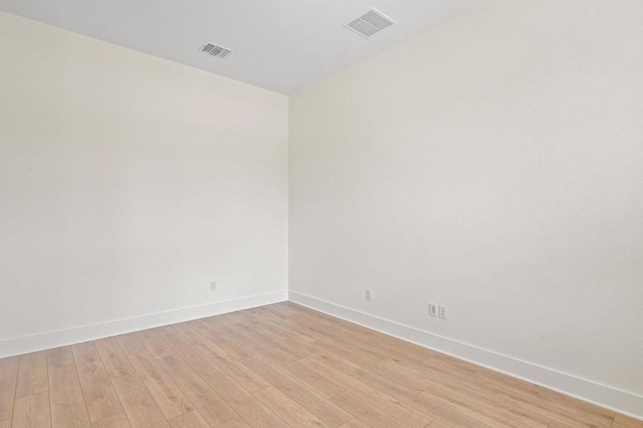 Spacious, unfurnished interior of a new home in Lariat, Liberty Hill (Image 36).