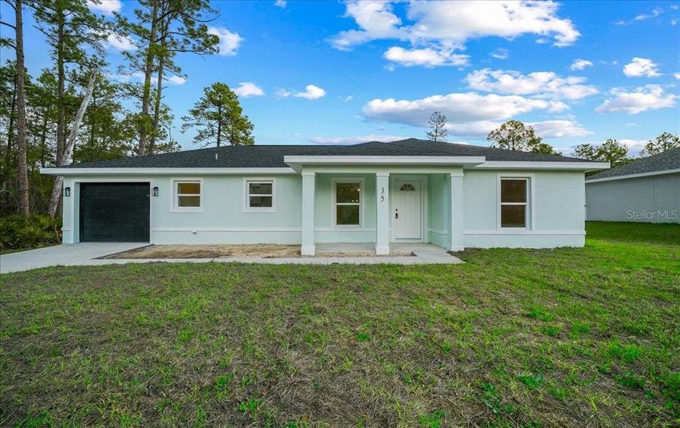 Exterior details and patio area of a home in , Ocklawaha (Image 28).