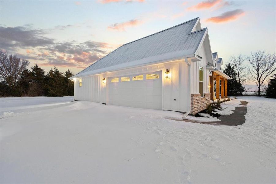 Exterior details and patio area of a home in , Bonham (Image 30).