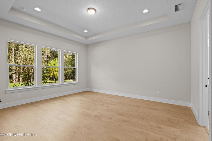 Spacious, unfurnished interior of a new home in SilverLeaf, St. Augustine (Image 30).