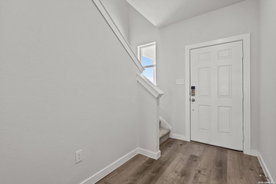Spacious, unfurnished interior of a new home in Senna, Leon Valley (Image 19).