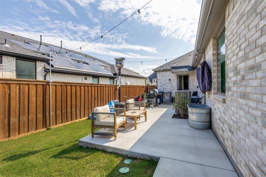 Exterior details and patio area of a home in Reunion, Rhome (Image 4).