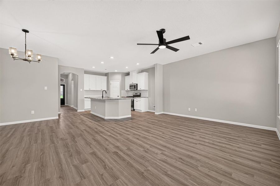 Spacious, unfurnished interior of a new home in , Angleton (Image 21).