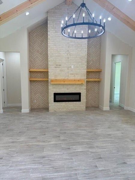 Spacious, unfurnished interior of a new home in , Roman Forest (Image 4).
