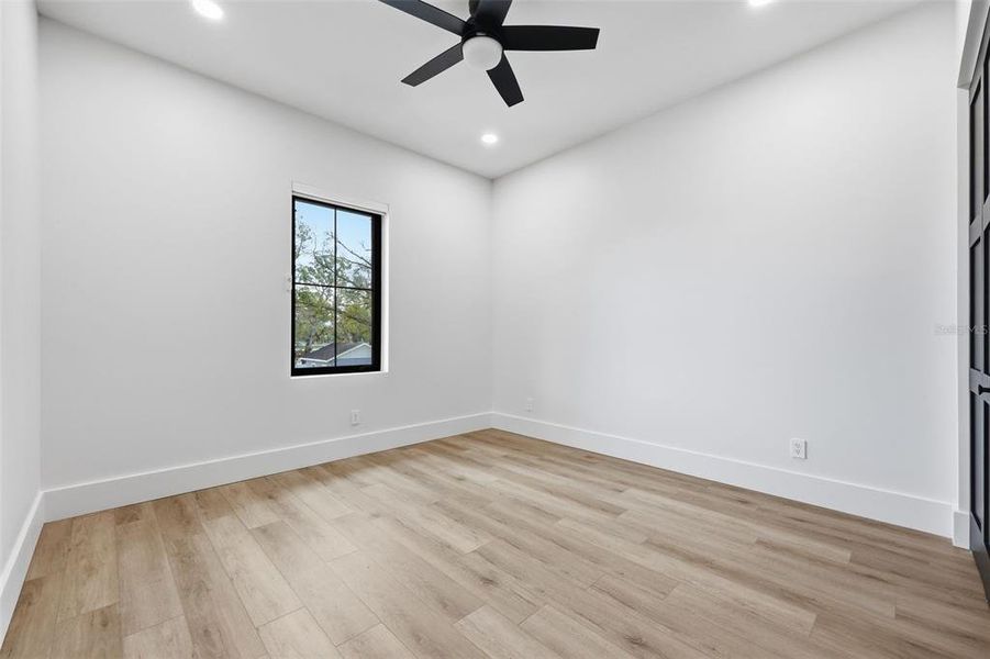 Spacious, unfurnished interior of a new home in , Tampa (Image 31).