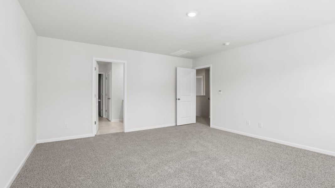 Spacious, unfurnished interior of a new home in Durbin Meadows Traditions, Fountain Inn (Image 34).