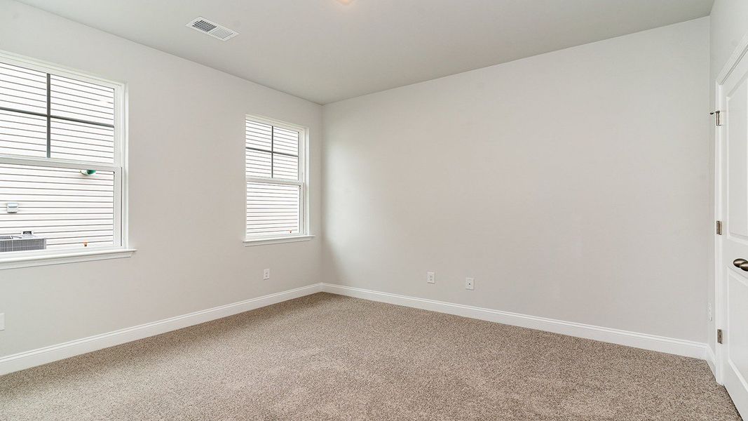 Spacious, unfurnished interior of a new home in Brunswick Plantation, Ash (Image 11).
